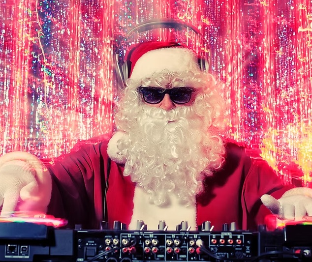Club Pineapples: Commercial House with a Christmas Twist