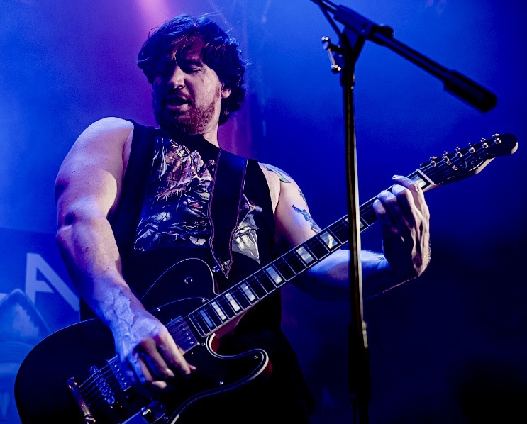 Electric Guitar and Vocals with Mike Lyon